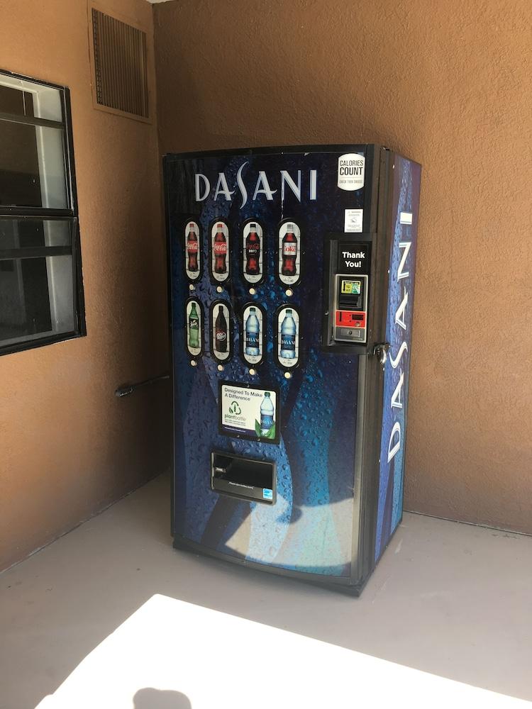 Days Inn By Wyndham Tucson Airport Bagian luar foto