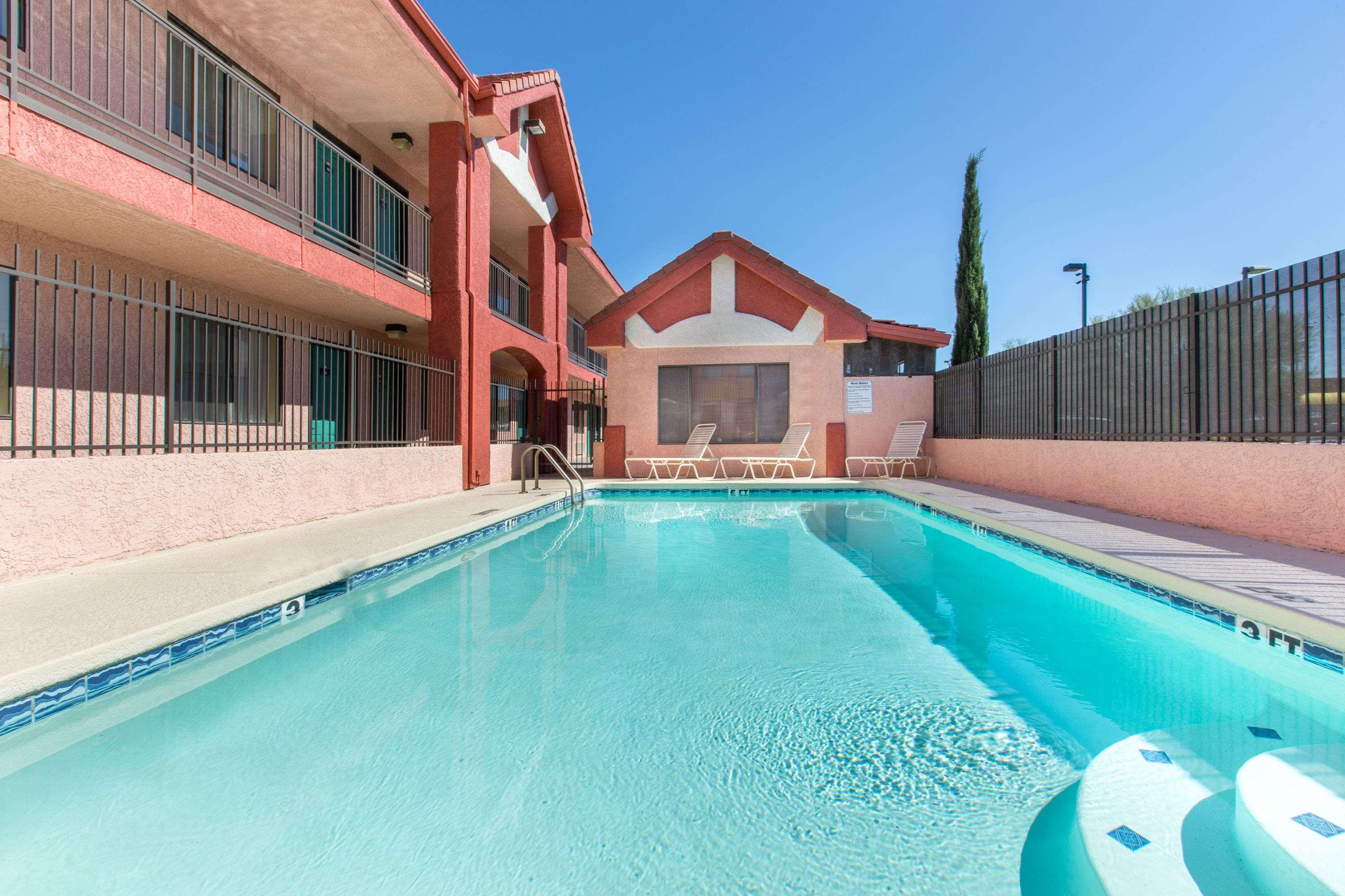 Days Inn By Wyndham Tucson Airport Bagian luar foto