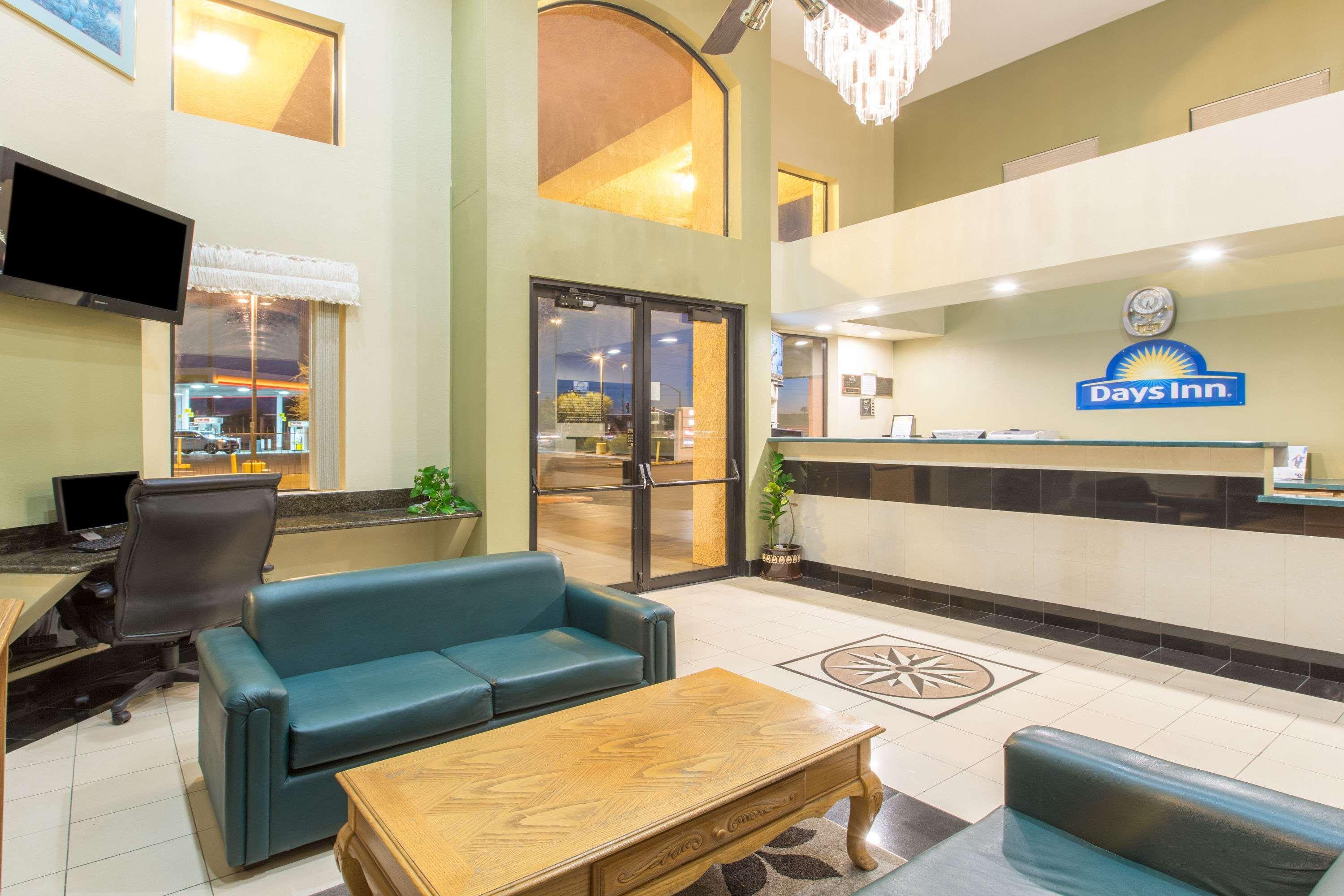 Days Inn By Wyndham Tucson Airport Bagian luar foto