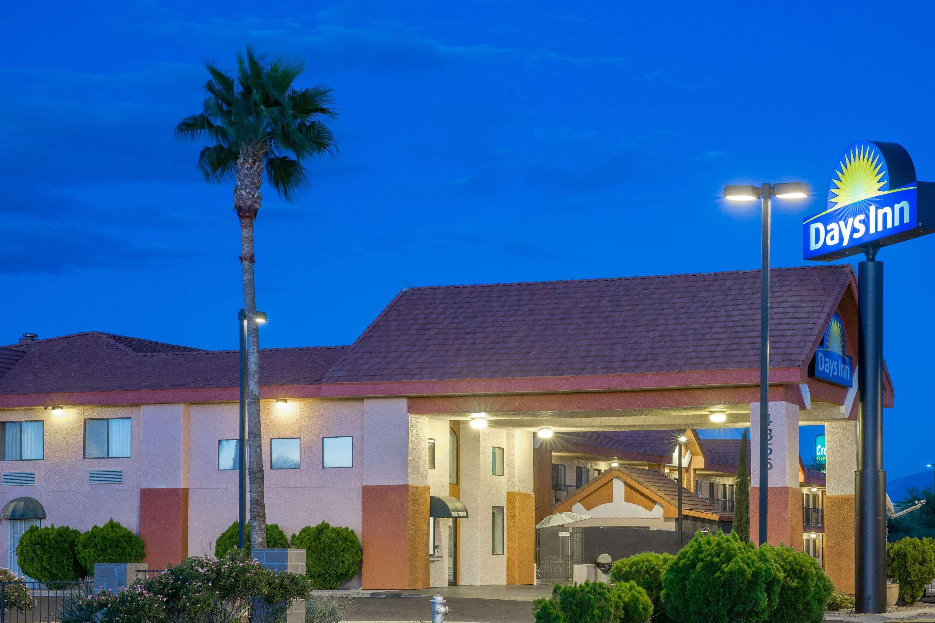 Days Inn By Wyndham Tucson Airport Bagian luar foto