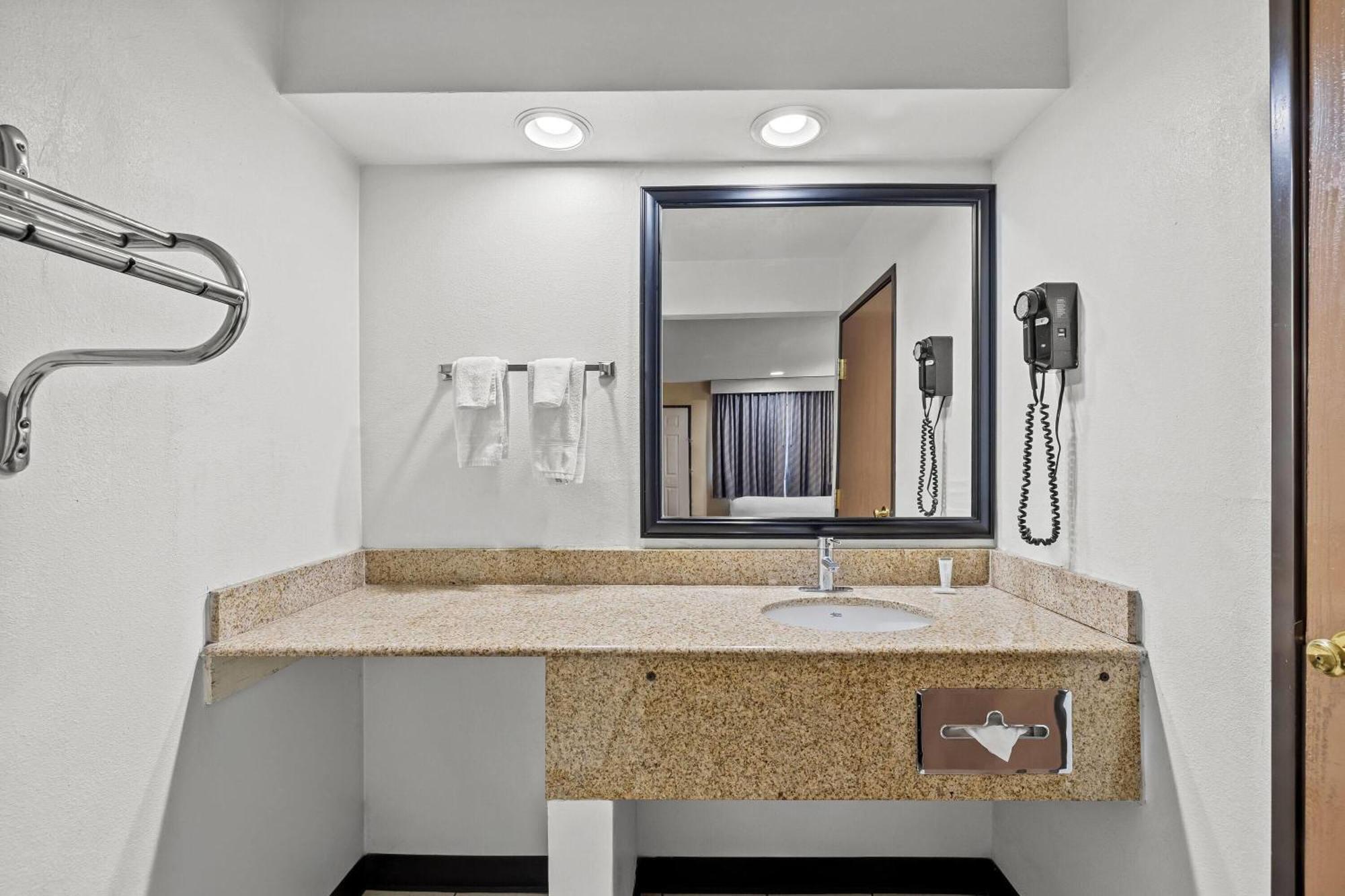 Days Inn By Wyndham Tucson Airport Bagian luar foto