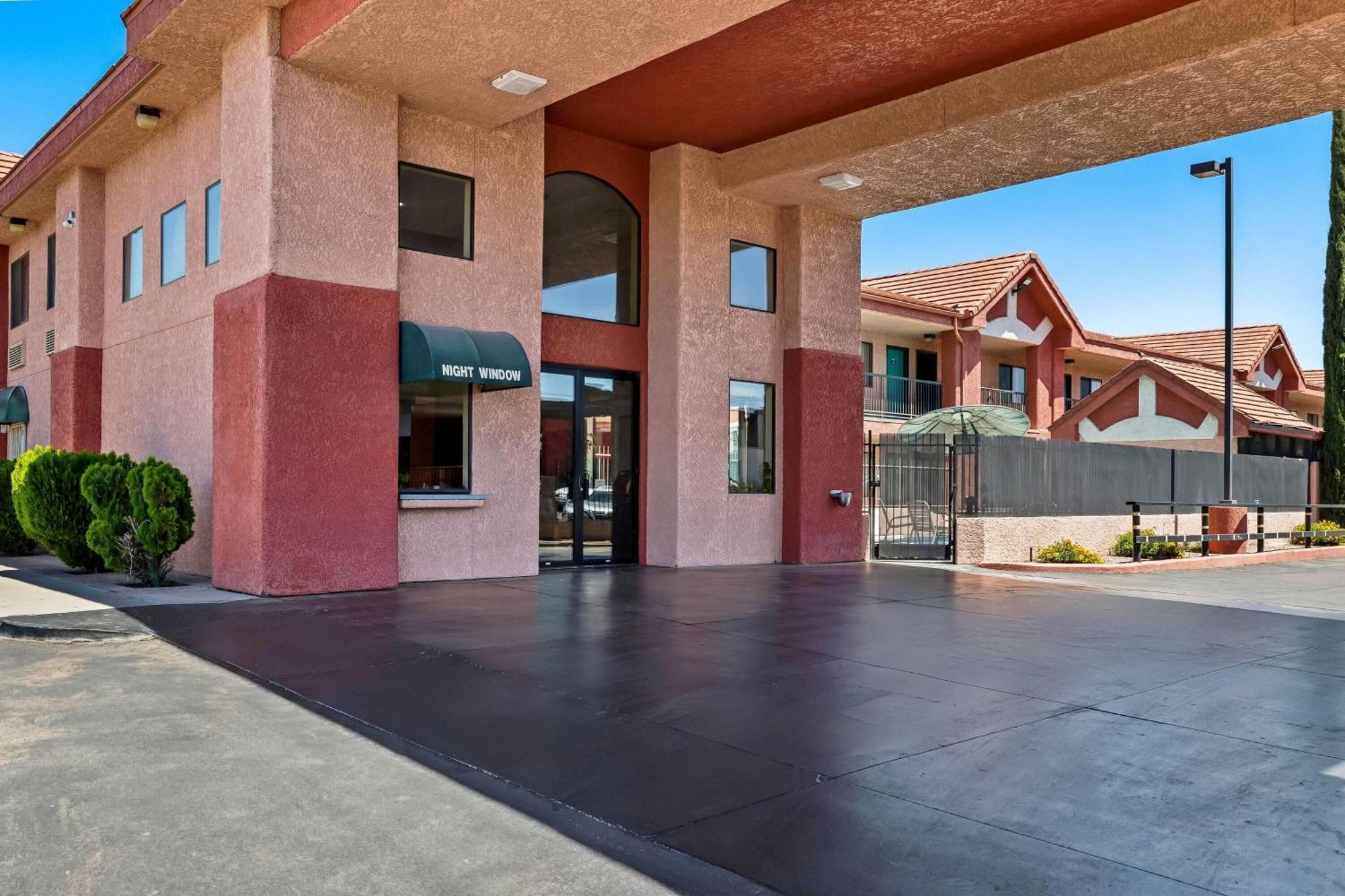 Days Inn By Wyndham Tucson Airport Bagian luar foto