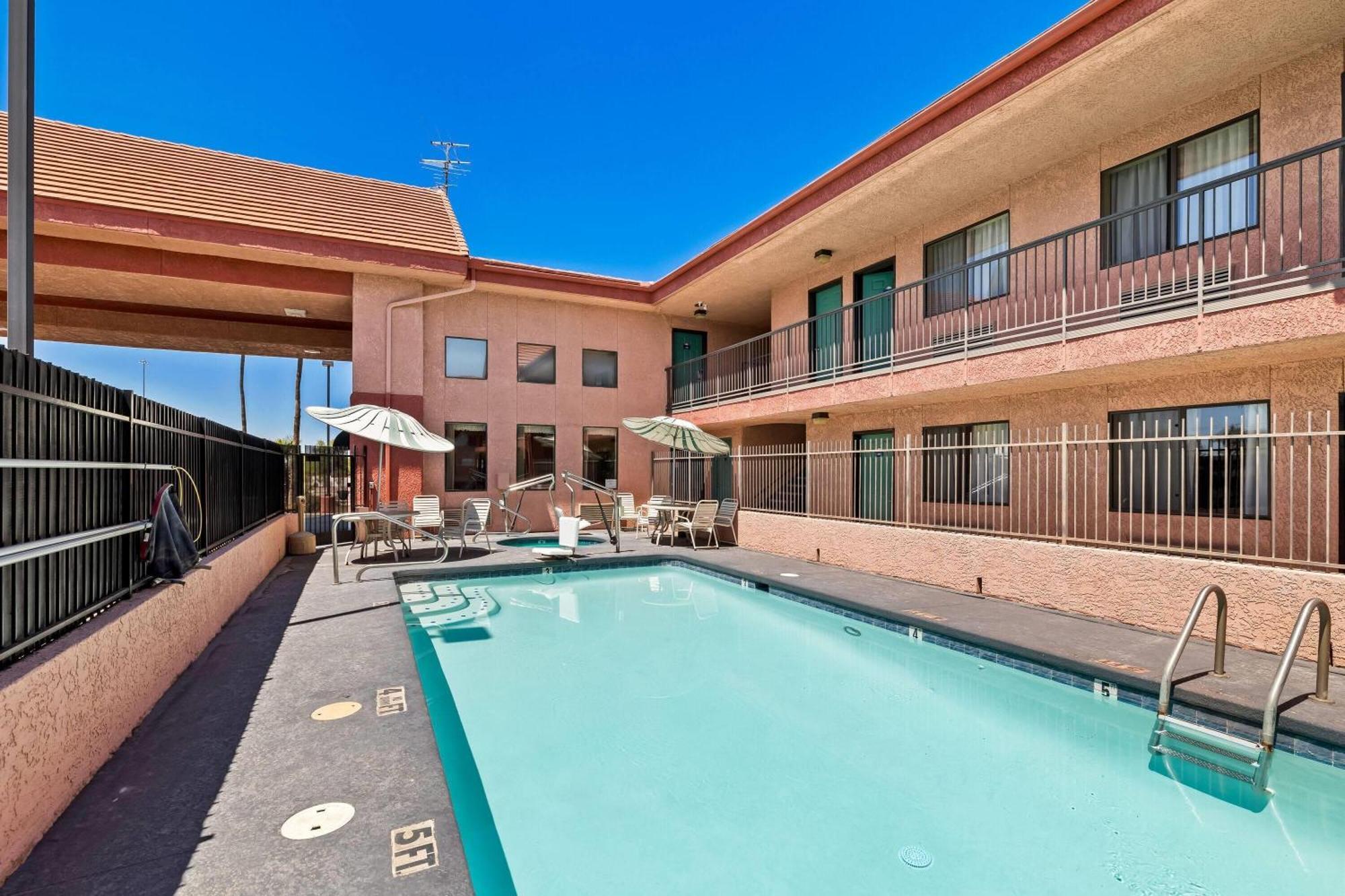 Days Inn By Wyndham Tucson Airport Bagian luar foto