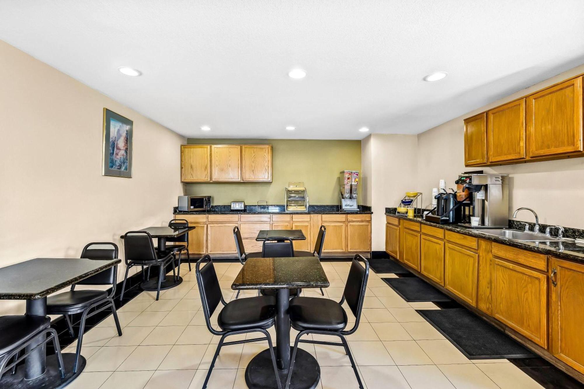 Days Inn By Wyndham Tucson Airport Bagian luar foto