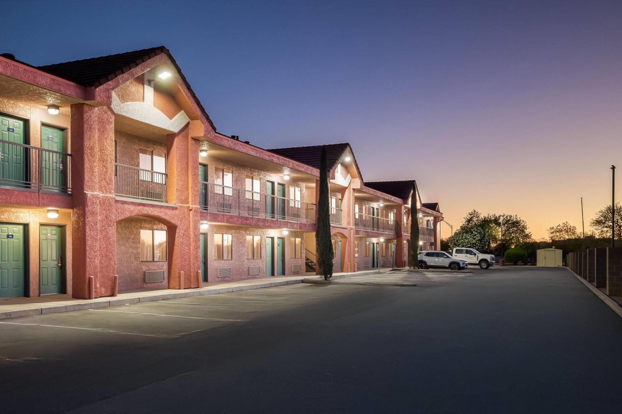 Days Inn By Wyndham Tucson Airport Bagian luar foto
