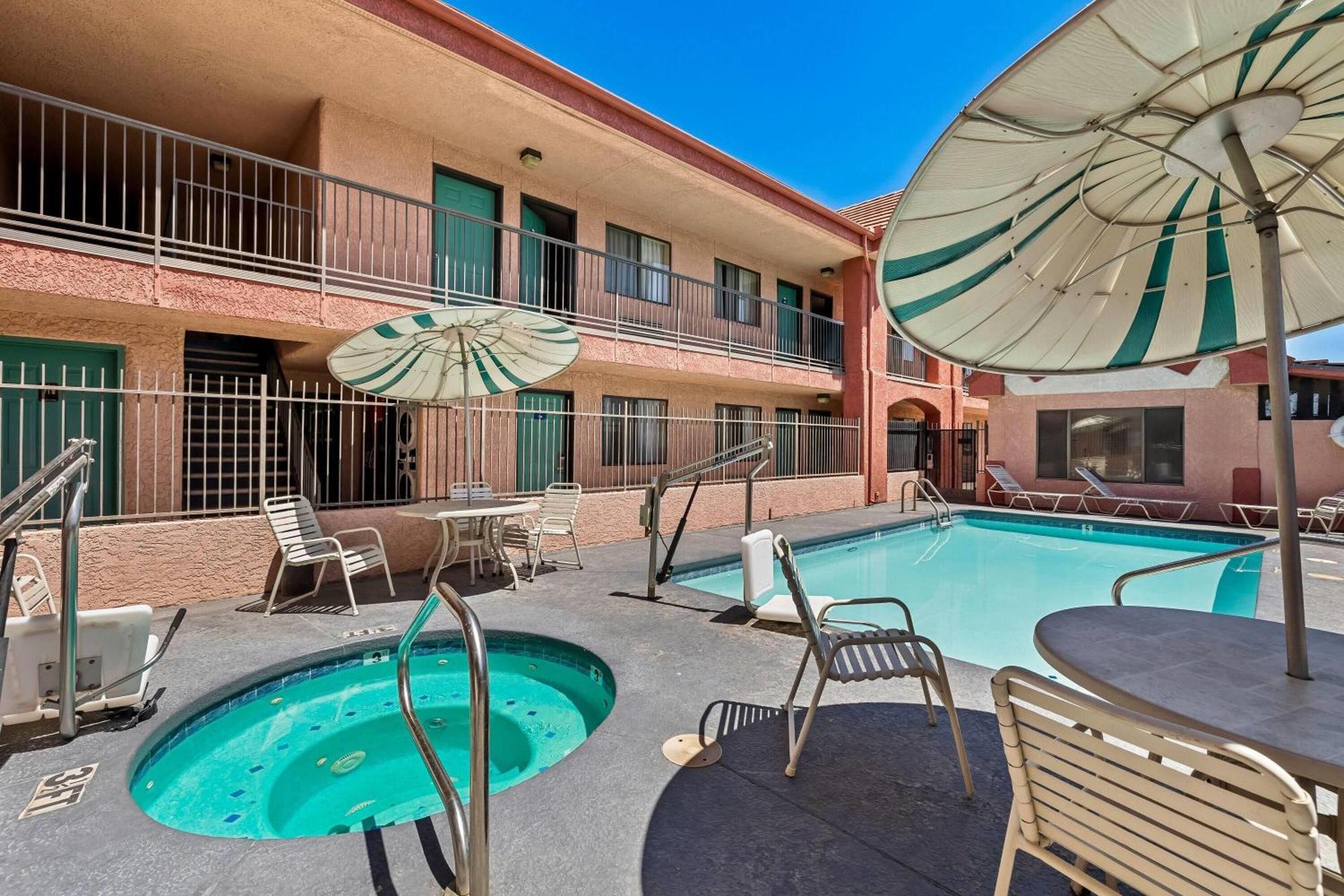 Days Inn By Wyndham Tucson Airport Bagian luar foto
