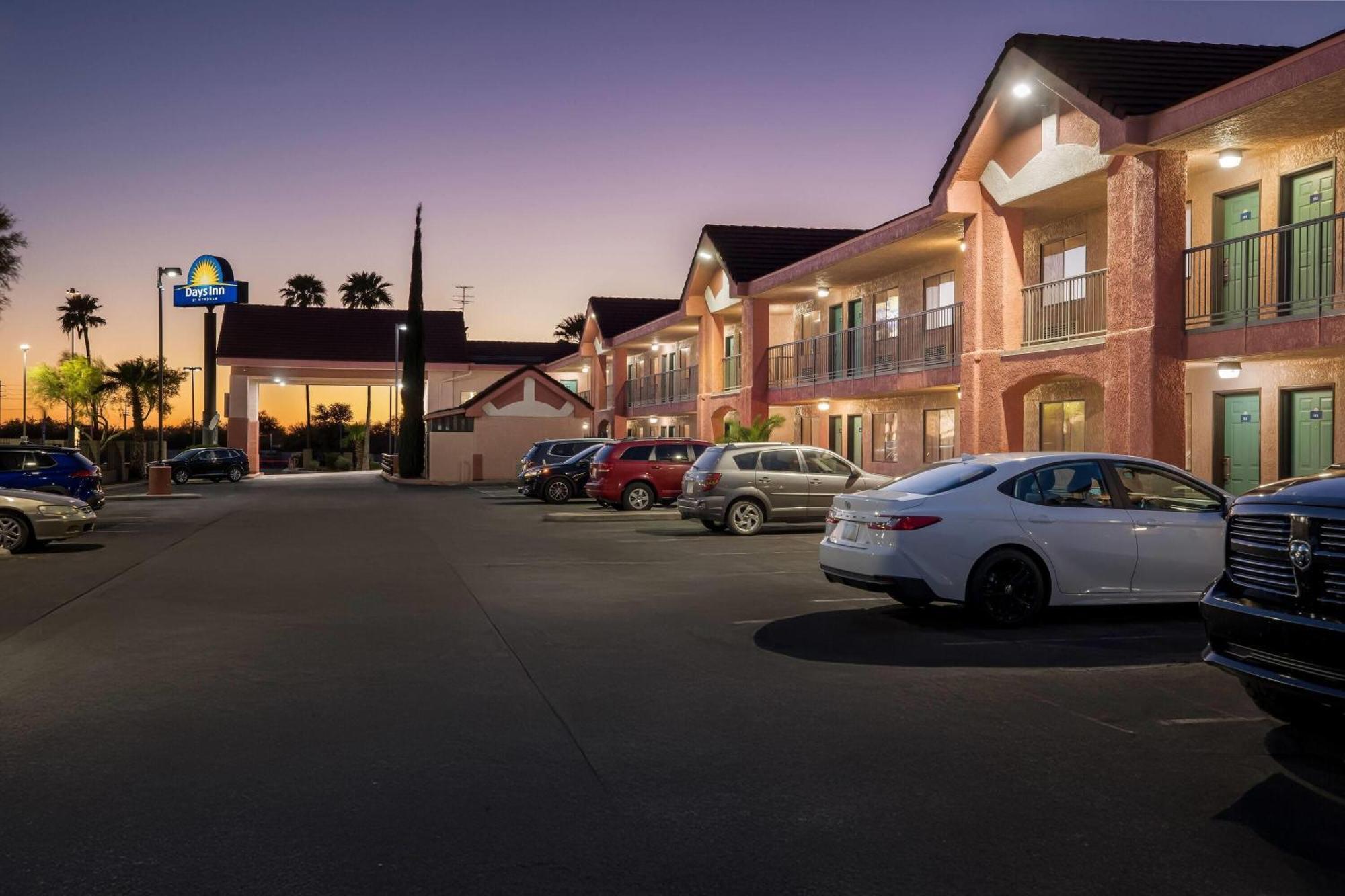 Days Inn By Wyndham Tucson Airport Bagian luar foto