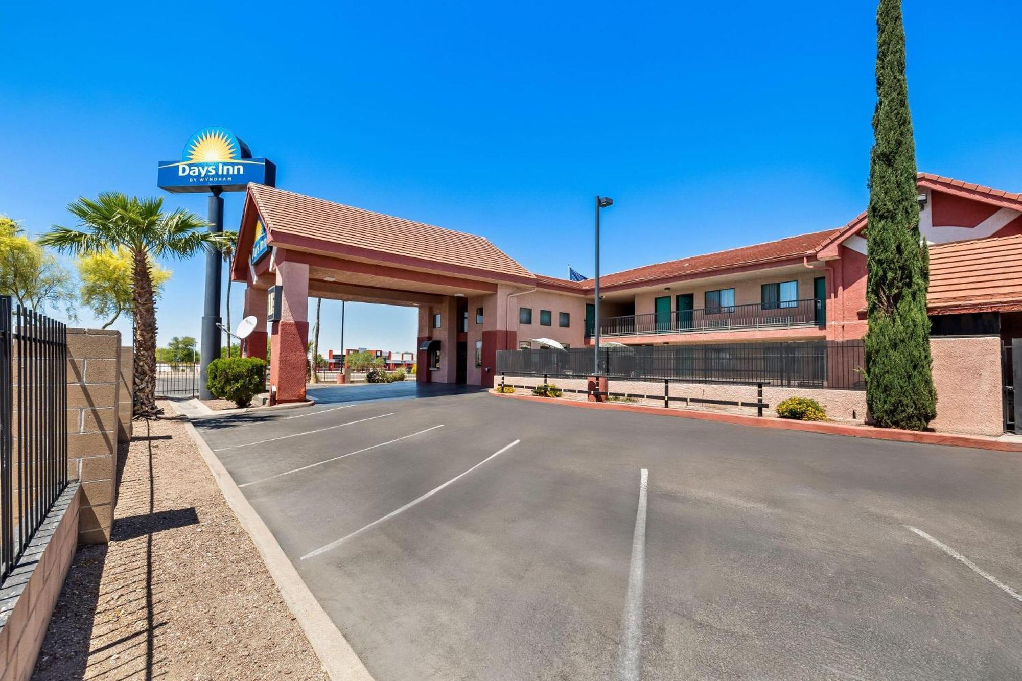 Days Inn By Wyndham Tucson Airport Bagian luar foto