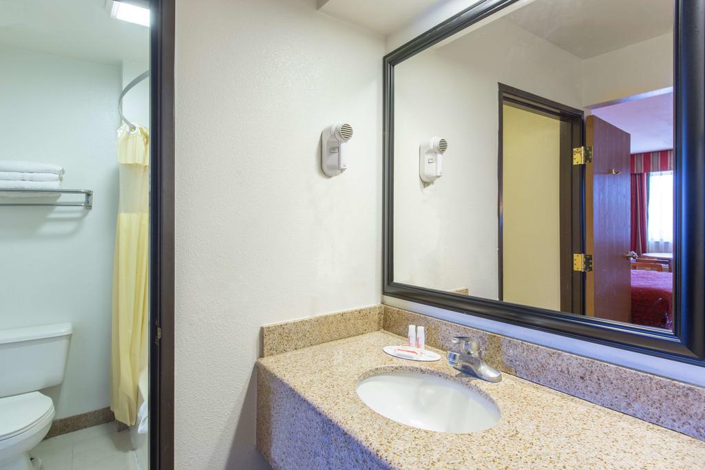 Days Inn By Wyndham Tucson Airport Bagian luar foto